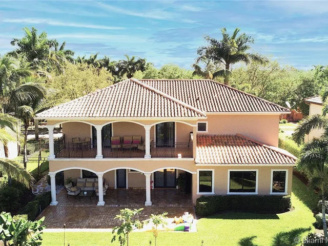 16100 NW 83rd Pl, Miami Lakes FL 33016