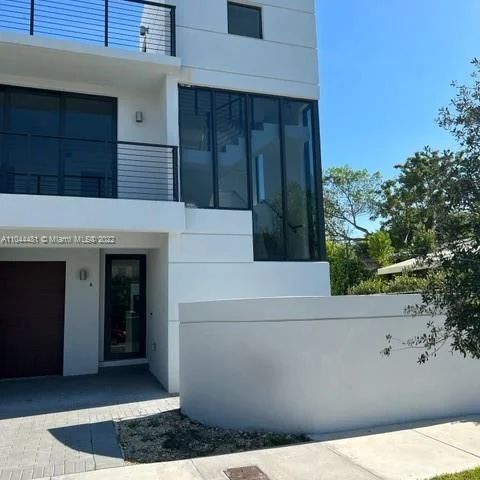 1794 SW 9th St # B, Miami FL 33135