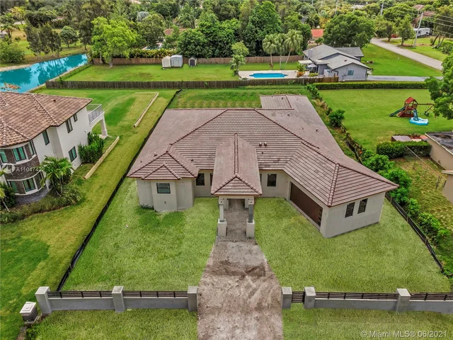 2160 NW 124th Ave, Plantation FL 33323