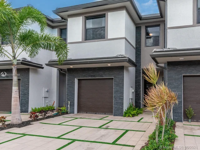 15824 NW 91st Ct, Miami Lakes FL 33018