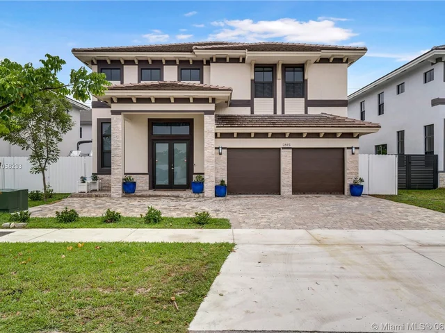 2815 SW 98th Ave, Miami FL 33165