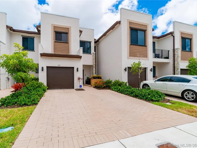 277 NE 210th St, Miami FL 33179