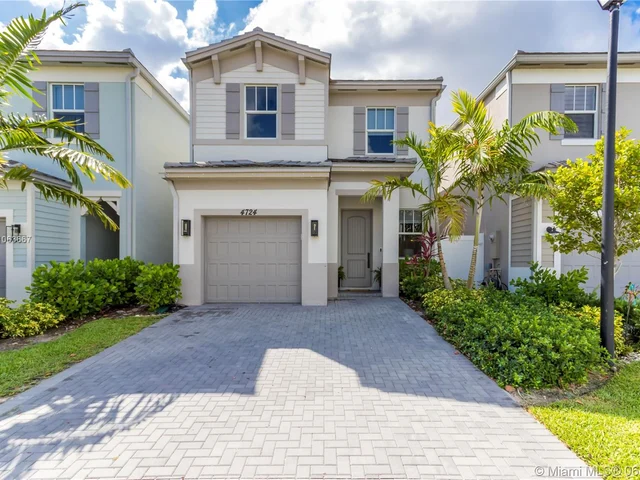 4724 NW 48th Ter, Tamarac FL 33319