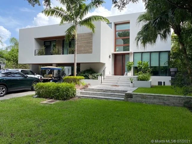 104 W Mashta Dr, Key Biscayne FL 33149
