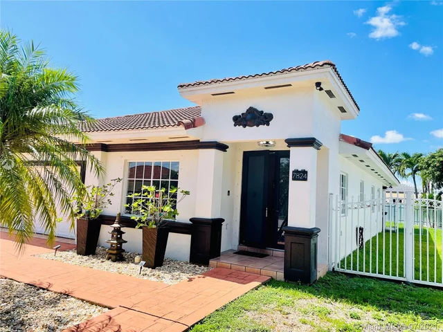 7824 NW 200th St, Hialeah FL 33015
