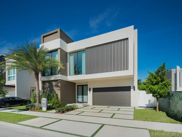 10459 NW 68th Ter, Doral FL 33178