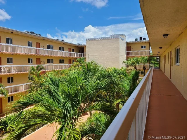 7810 Camino Real # I305, Miami FL 33143