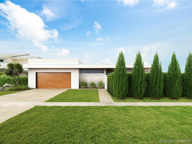 2371 Bayview Ln, North Miami FL 33181