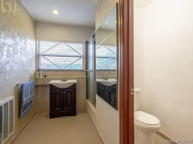 745 NE 179th Ter, Miami FL 33162