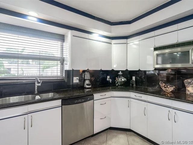 745 NE 179th Ter, Miami FL 33162