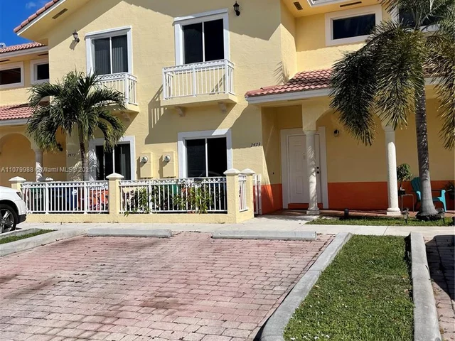 7473 NW 180th St, Hialeah FL 33015