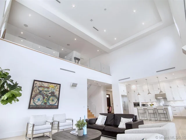 8051 SW 178th St, Palmetto Bay FL 33157