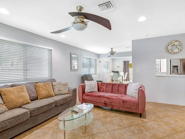 718 NW 9th Ave, Dania Beach FL 33004