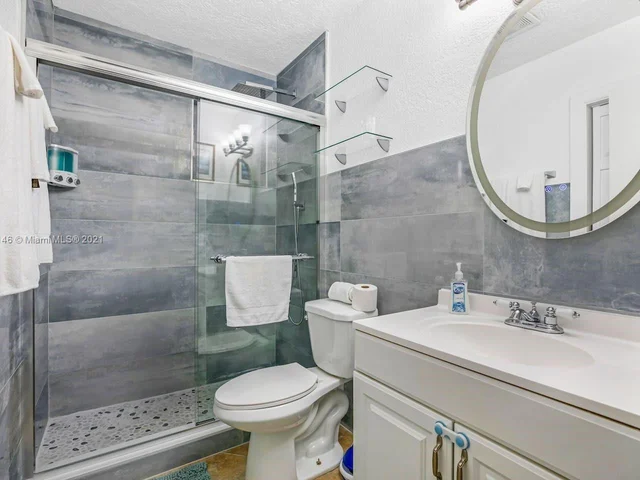 718 NW 9th Ave, Dania Beach FL 33004