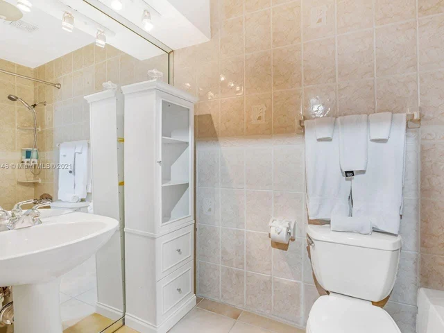 718 NW 9th Ave, Dania Beach FL 33004