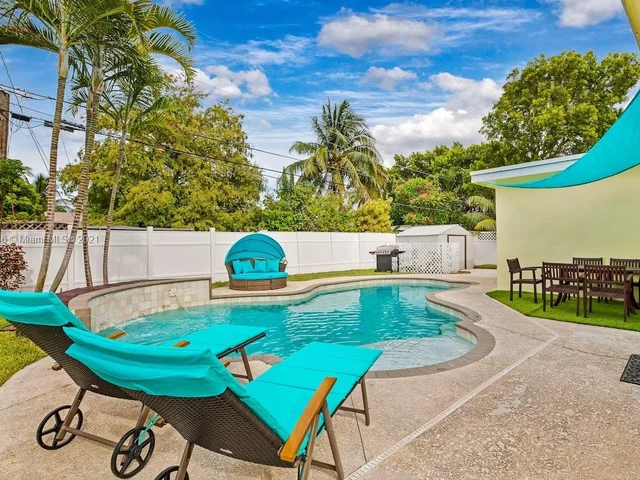 718 NW 9th Ave, Dania Beach FL 33004