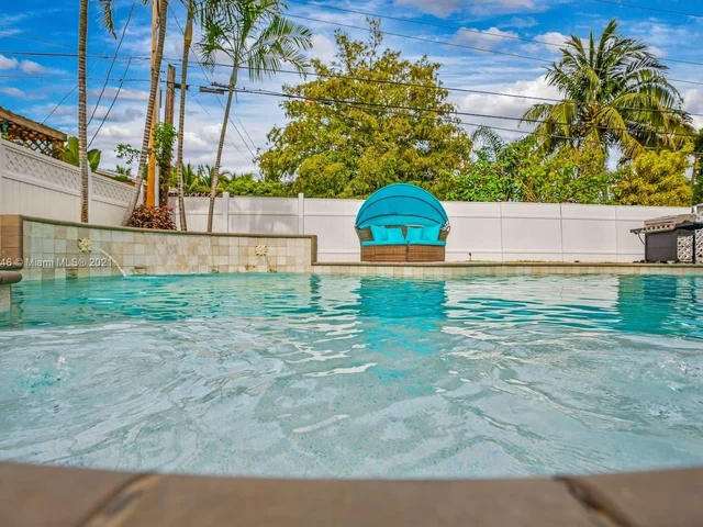 718 NW 9th Ave, Dania Beach FL 33004