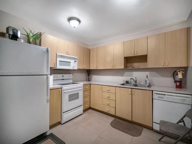 445 Grand Bay Dr # 2C, Key Biscayne FL 33149