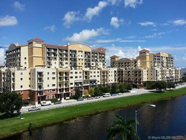 8390 SW 72 AV # 204, Kendall FL 33143