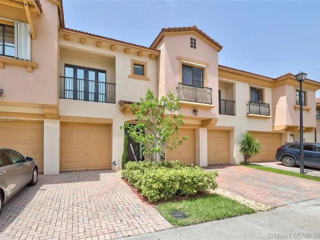 6079 Grand Cypress Cir W, Coconut Creek FL 33073