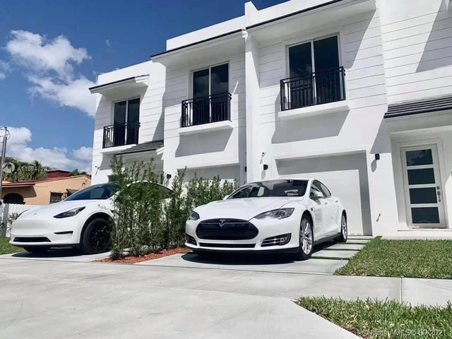 2149 SW 30th Ct, Miami FL 33145