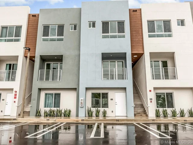 2555 NE 193rd ST # 2104, Miami FL 33180