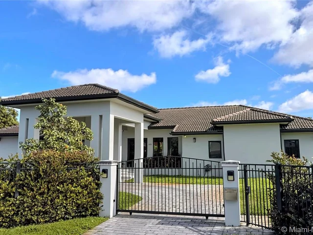 525 SW 87th Ave, Miami FL 33174