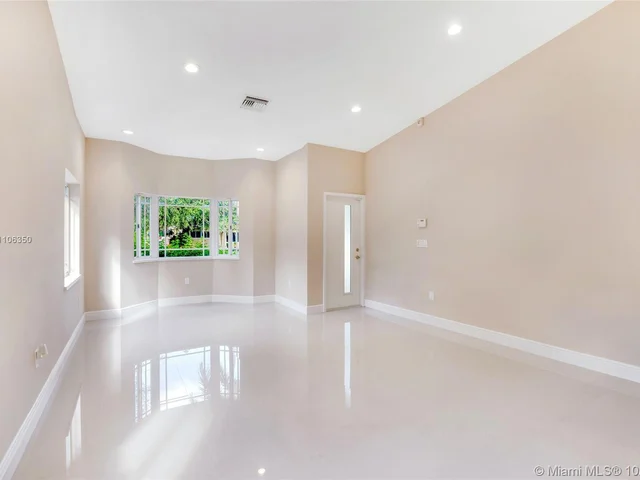 583 Palmetto Dr, Miami Springs FL 33166