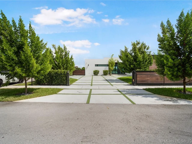 2901 SW 98th Ave, Miami FL 33165