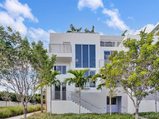 2960 NE 207th St # 104, Aventura FL 33180