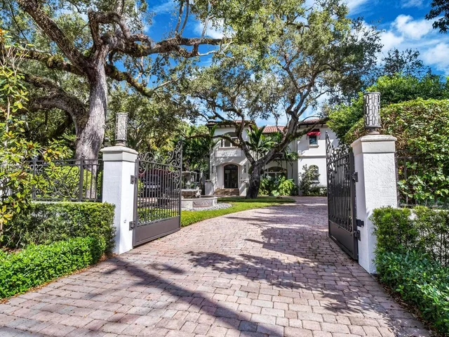 8725 SW 52nd Ave, Miami FL 33143