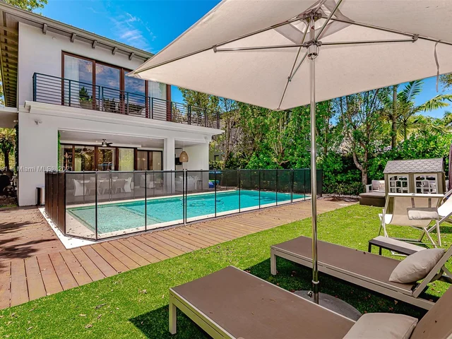 450 Sabal Palm Rd, Miami FL 33137