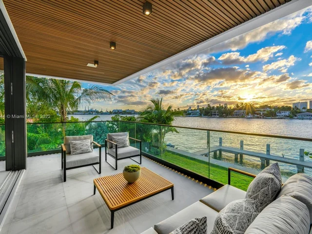 40 W Rivo Alto Dr, Miami Beach FL 33139