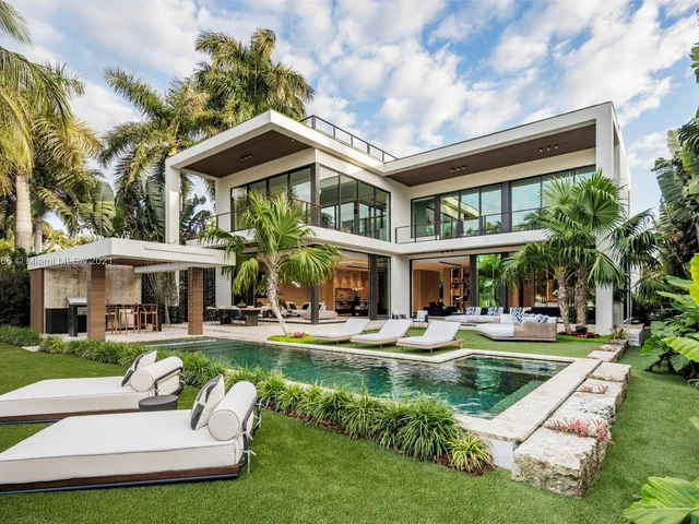 1825 W 24th St, Miami Beach FL 33140