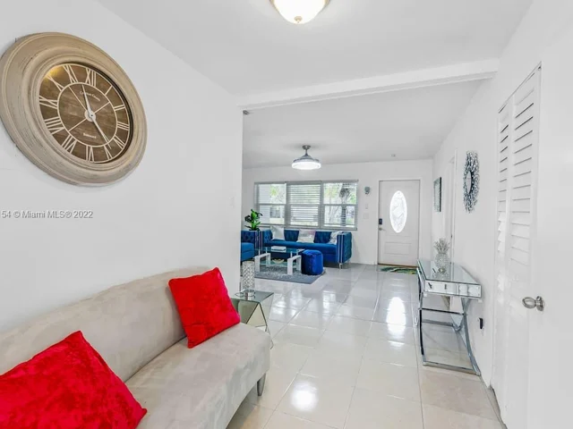 254 SW 8th St, Dania Beach FL 33004