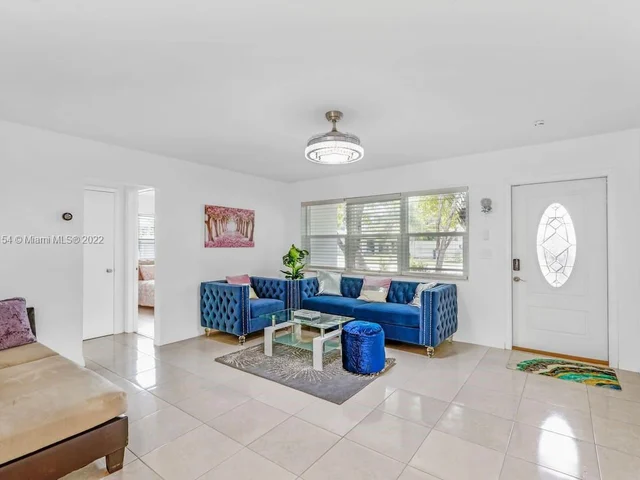 254 SW 8th St, Dania Beach FL 33004