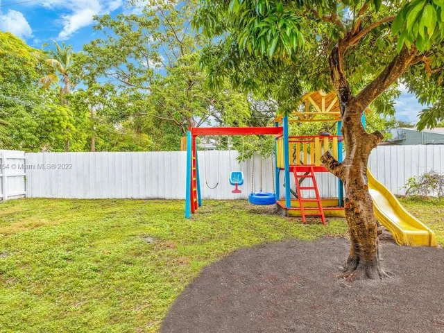 254 SW 8th St, Dania Beach FL 33004