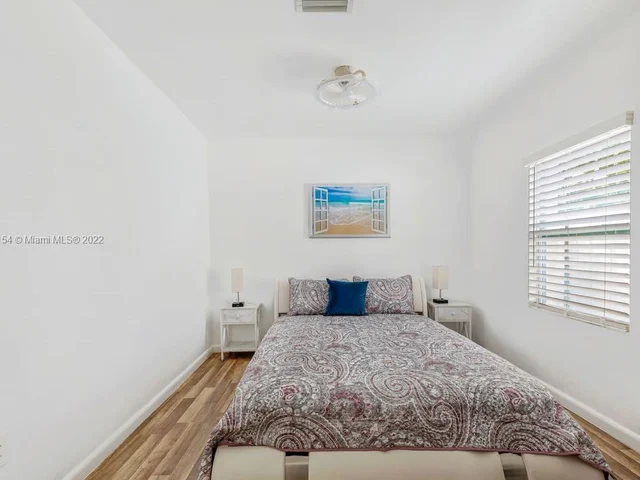 254 SW 8th St, Dania Beach FL 33004