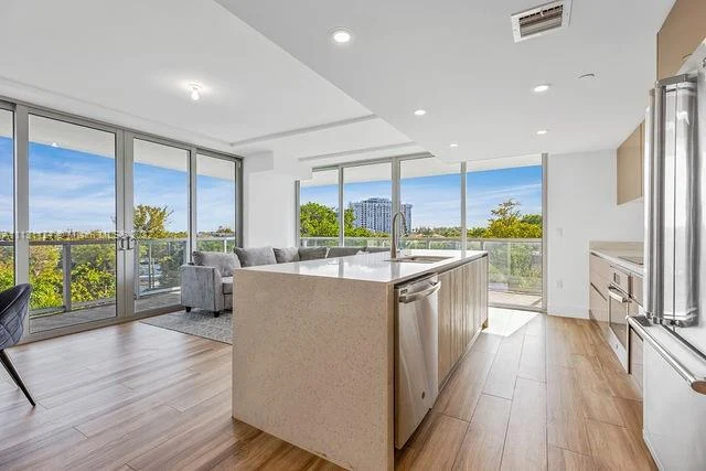 13800 Highland Dr # 401, North Miami Beach FL 33181