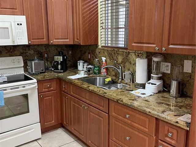 7250 NW 174th Ter # 104, Hialeah FL 33015