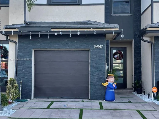 15840 NW 91st Ave, Miami Lakes FL 33018