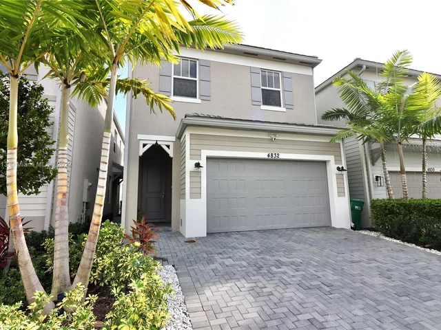 4832 NW 48th Ter, Tamarac FL 33319