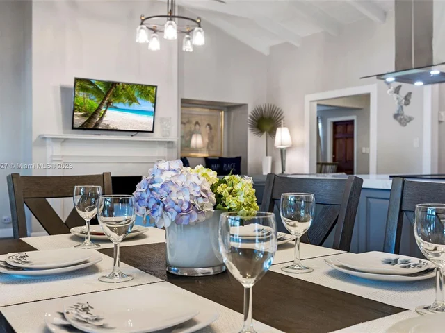 1050 Harrison St, Hollywood FL 33019