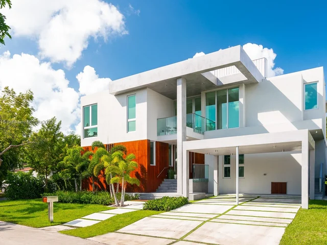 544 Ridgewood Rd, Key Biscayne FL 33149