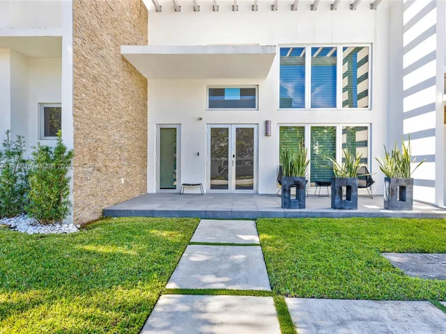 3440 NW 83rd Ct, Doral FL 33122