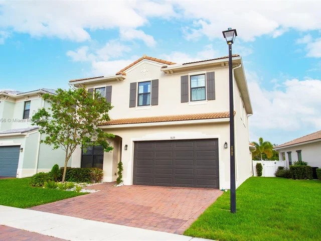 3825 NW 89th Way, Coral Springs FL 33065