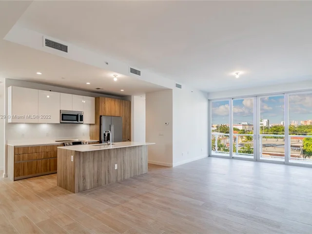 545 SW 11th St # 308, Miami FL 33129