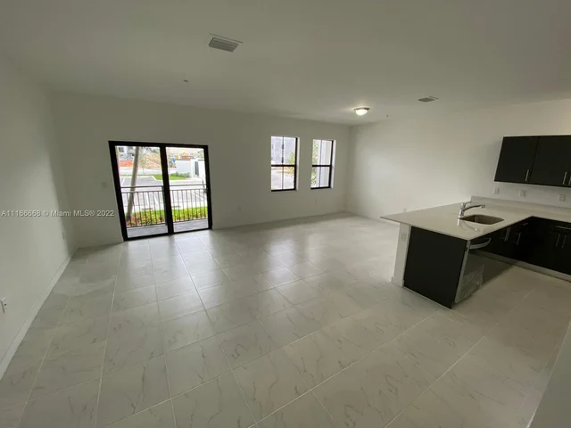 15600 SW 136th St # 102, Miami FL 33196