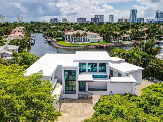 921 Diplomat Pkwy, Hollywood FL 33019