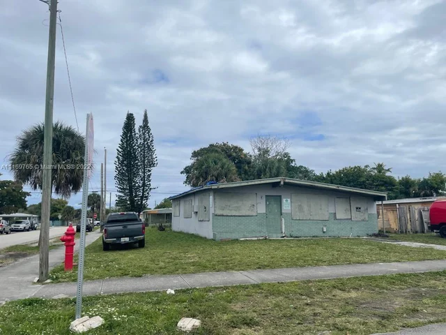 390 NW 29th Ter, Fort Lauderdale FL 33311